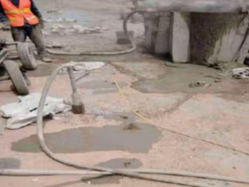 凤山水泥混凝土路面板底注浆技术 路面脱空注浆整治方案
