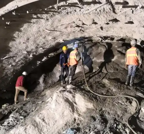 凤山拱顶带模注浆料的施工流程及注意事项
